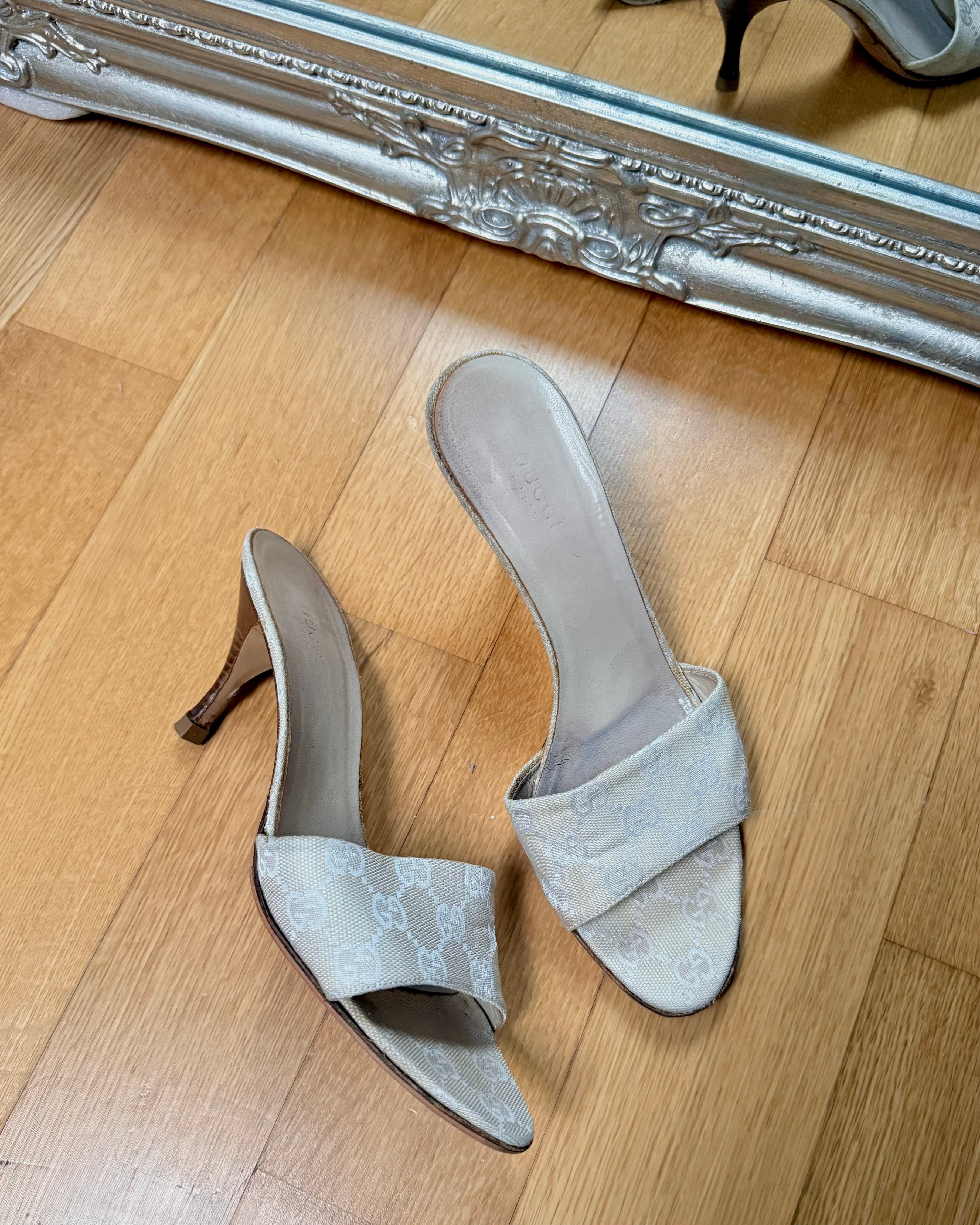 Mules Gucci GG canvas champagne