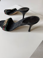 Mules Gucci GG Canvas nere con nastro Web e logo GG dorato
