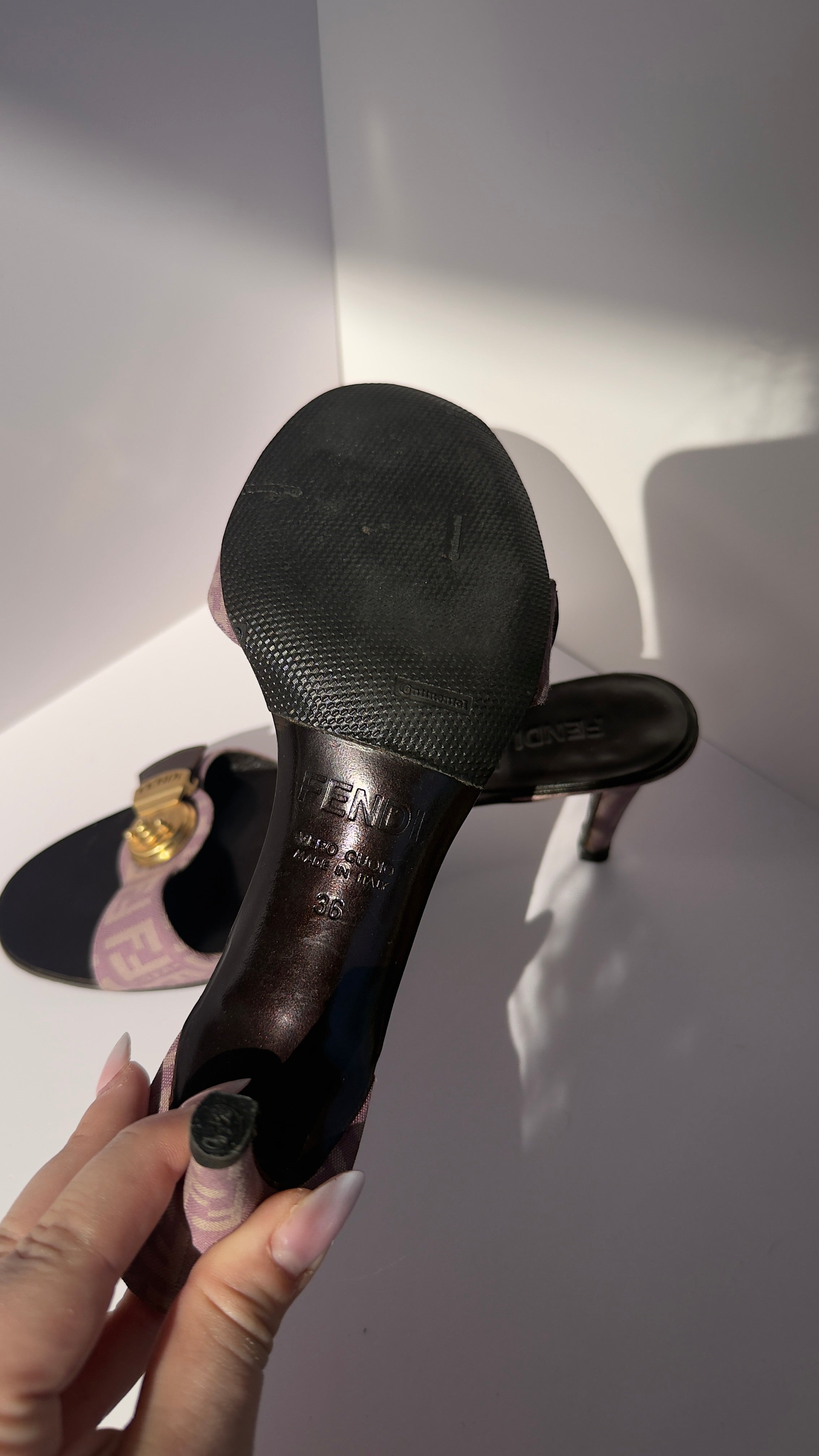 Fendi Mules vintage monogram lilla con dettaglio logo metallico