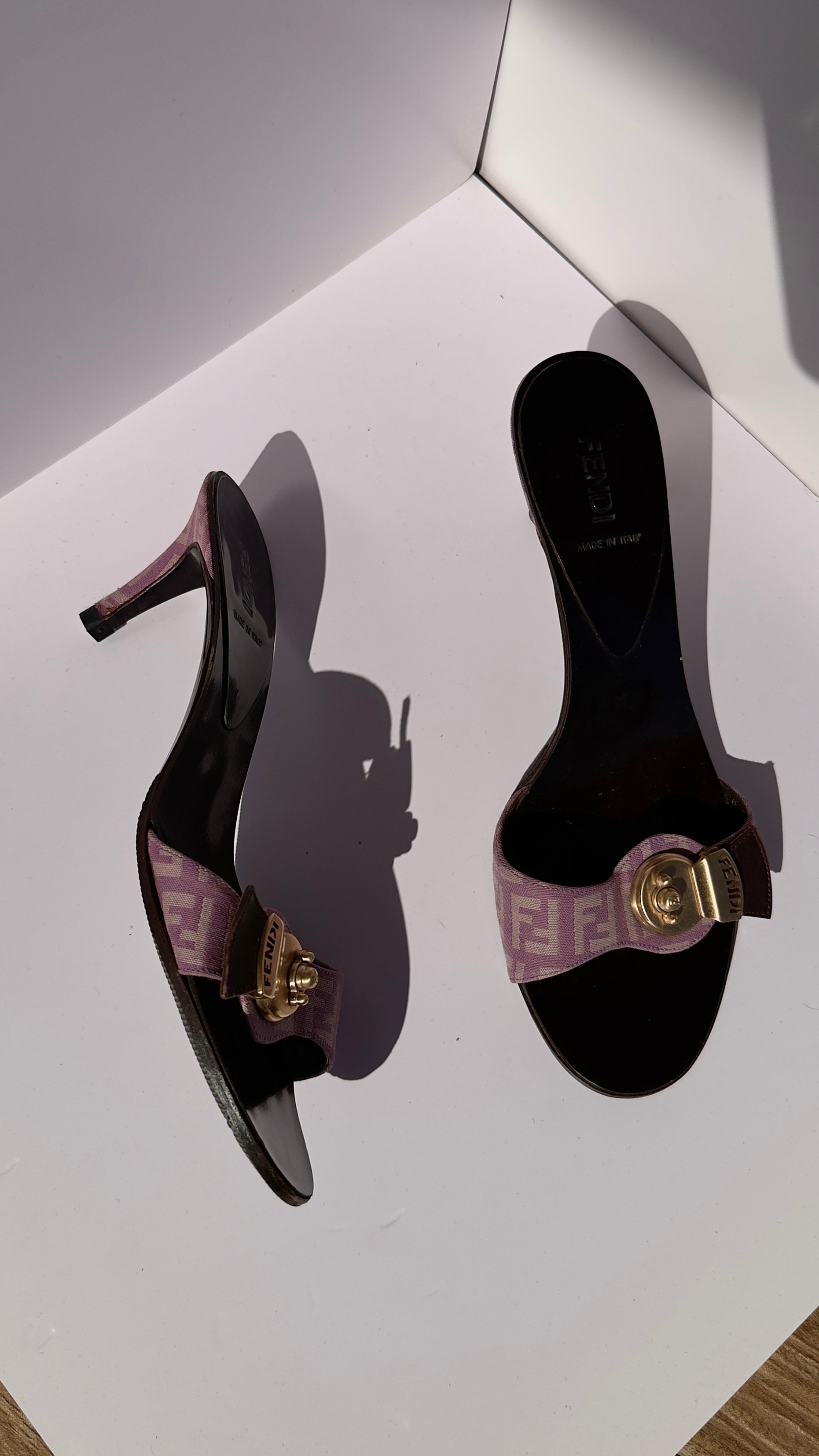 Fendi Mules vintage monogram lilla con dettaglio logo metallico