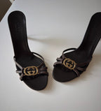 Mules Gucci in pelle marrone con maxi logo Interlocking GG