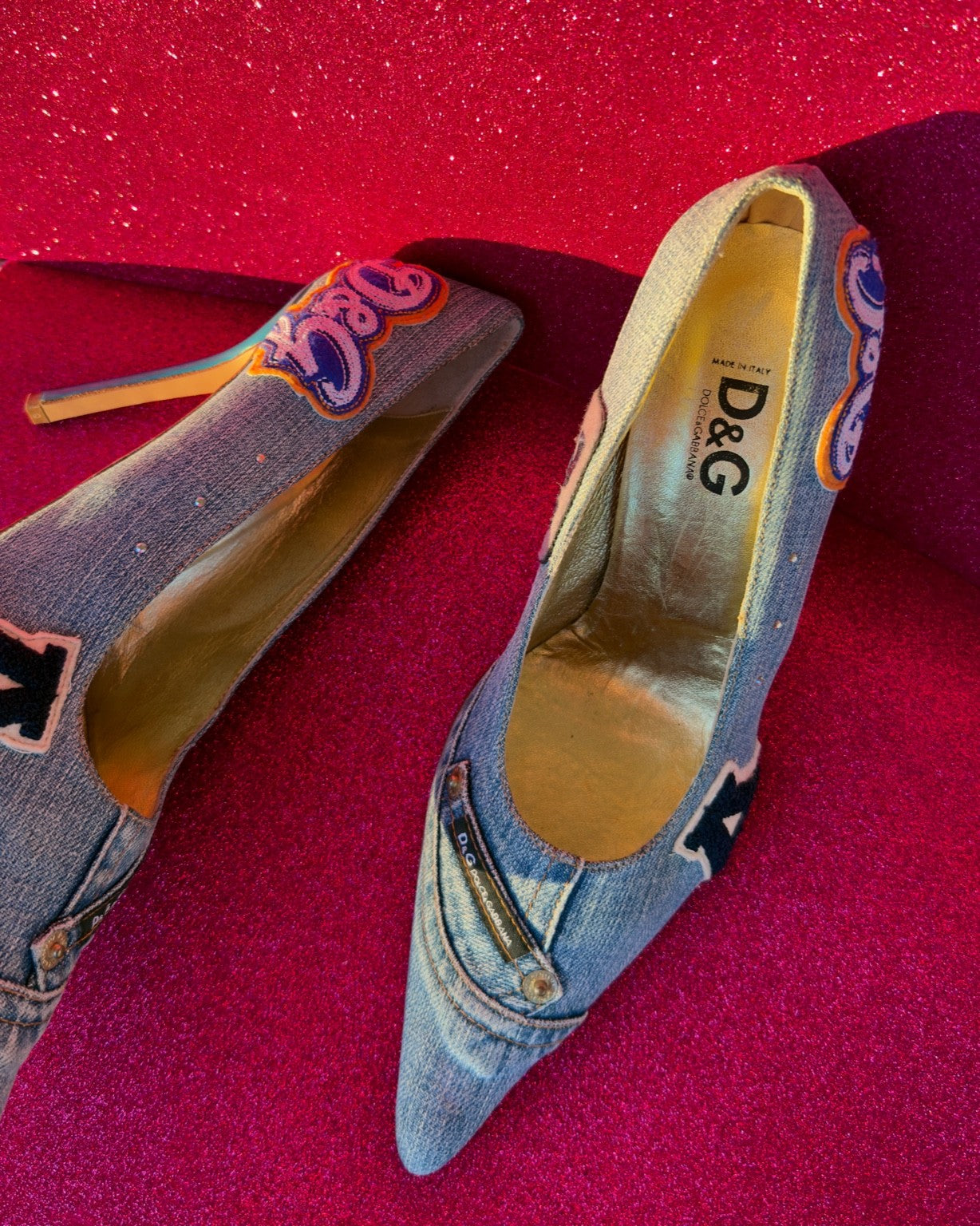 Dolce & Gabbana – Pumps Denim Patchwork “College Varsity” (anni 2000)