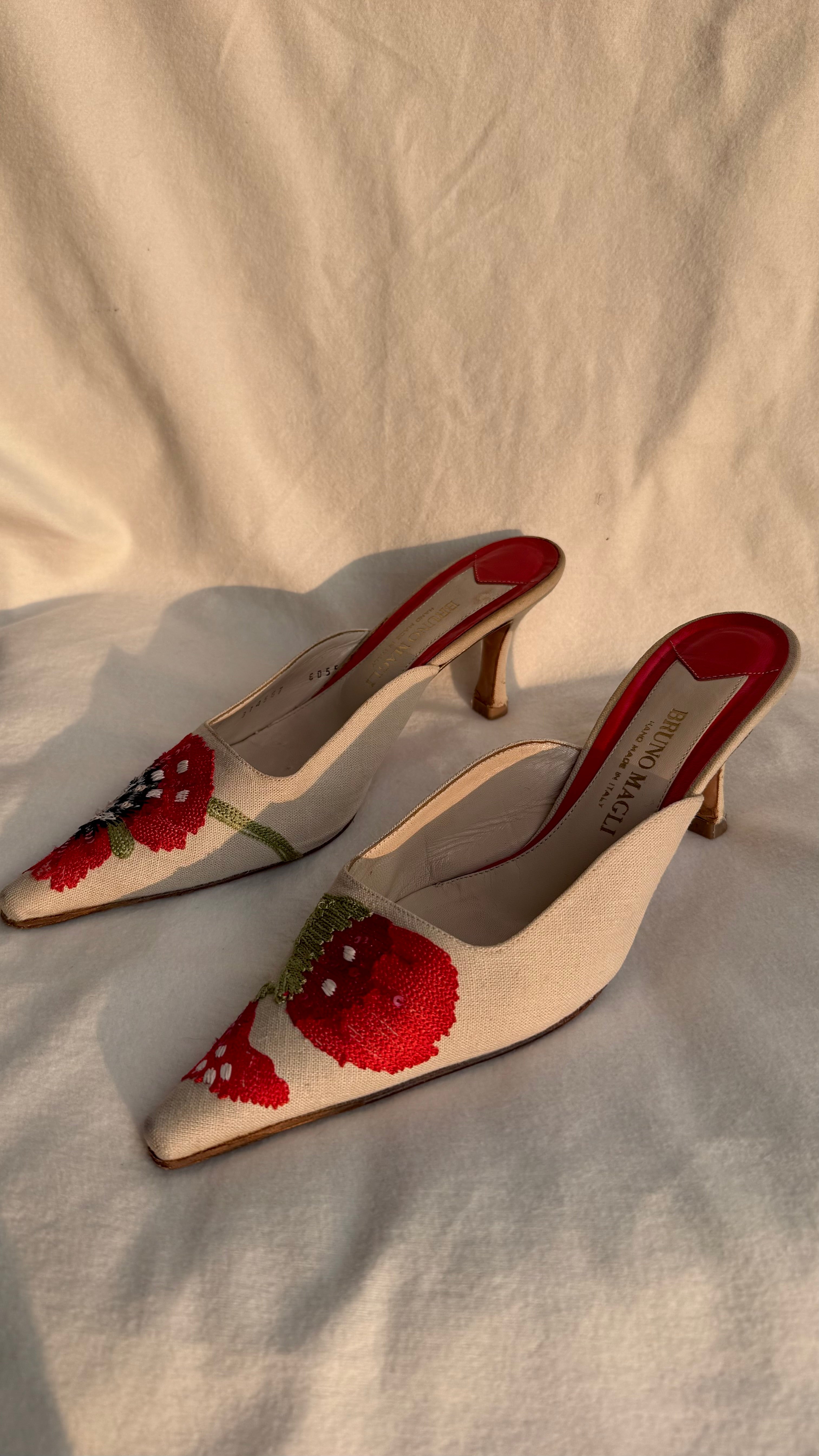 Karen - mules Bruno Magli con ricamo floreale