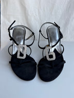 Sandali Dolce e Gabbana in raso nero con logo D&G di cristalli