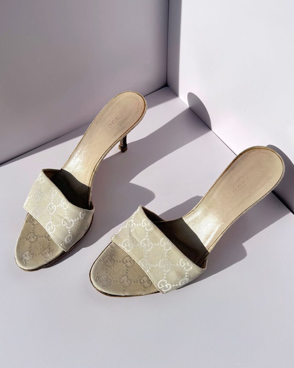 Mules Gucci GG canvas champagne