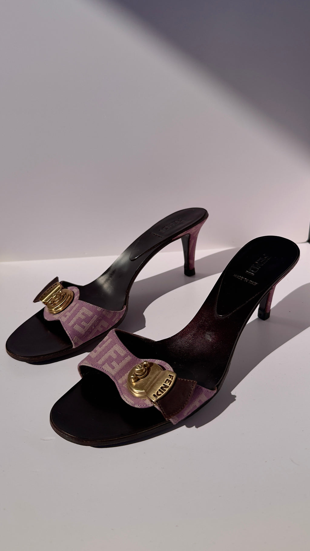 Fendi Mules vintage monogram lilla con dettaglio logo metallico