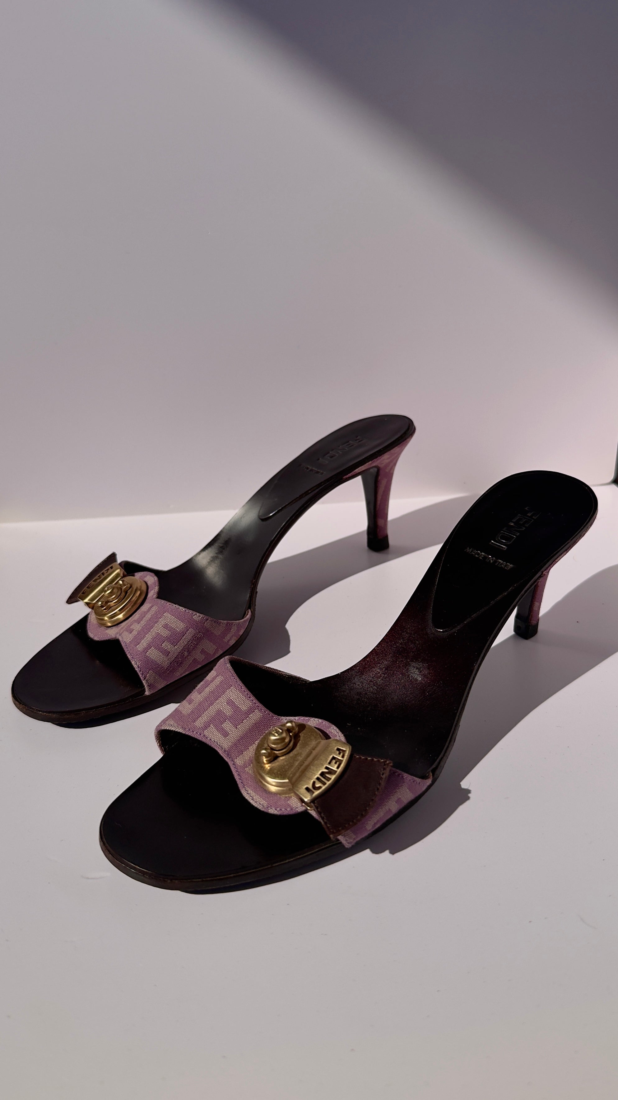 Fendi Mules vintage monogram lilla con dettaglio logo metallico