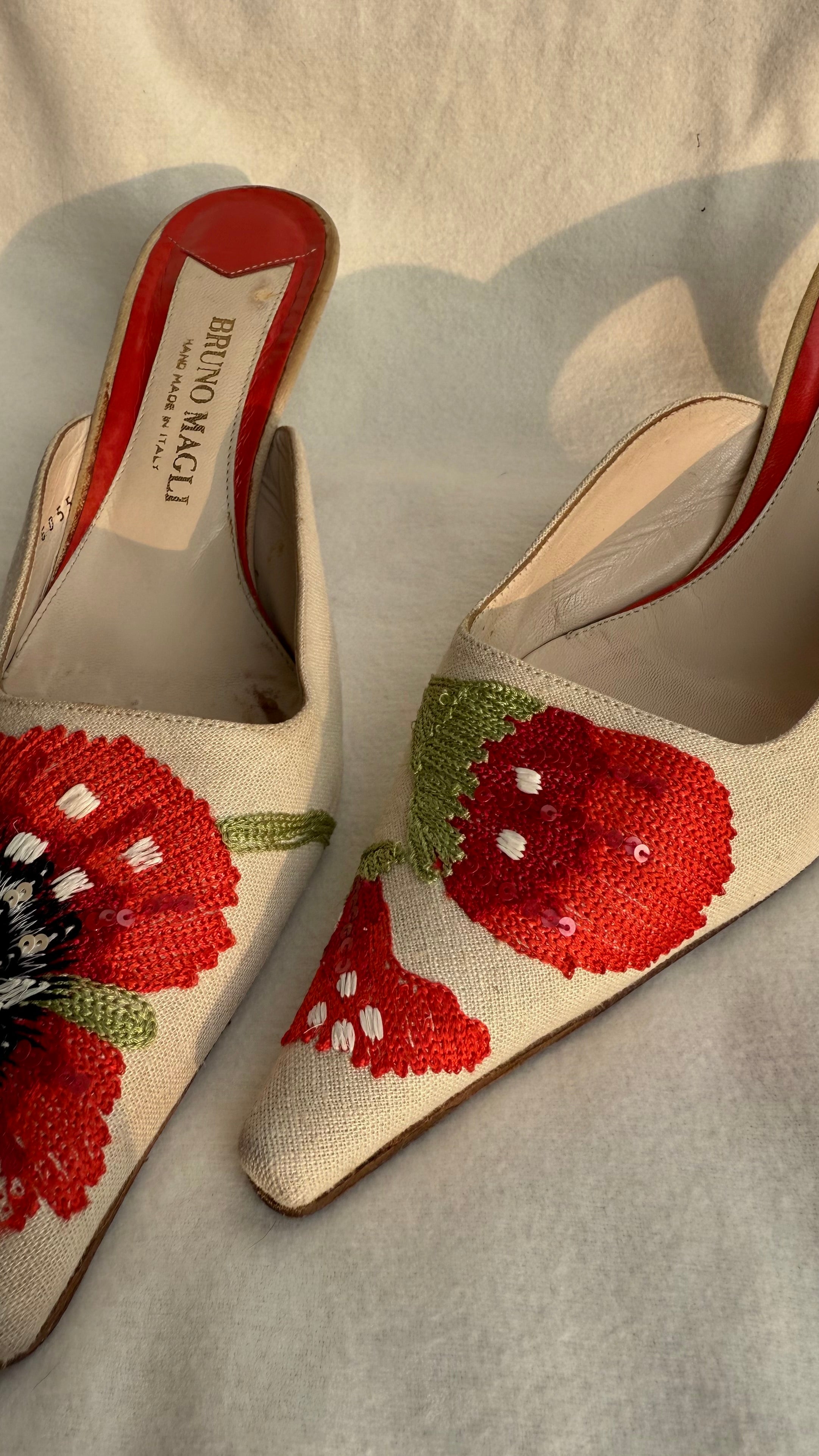 Karen - mules Bruno Magli con ricamo floreale