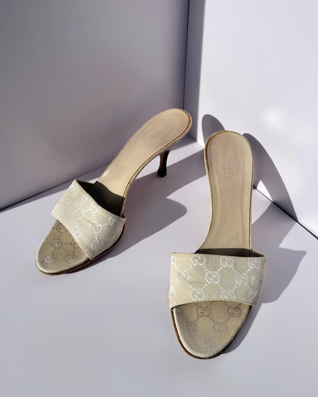 Mules Gucci GG canvas champagne