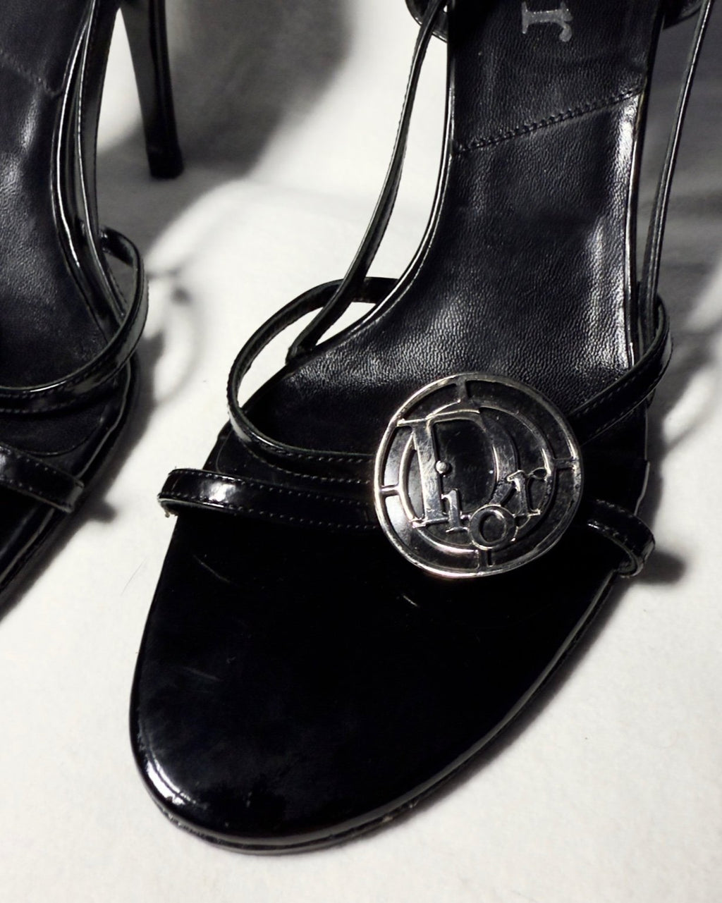 Dior Sandali Neri con Medaglione CD in vernice 2000