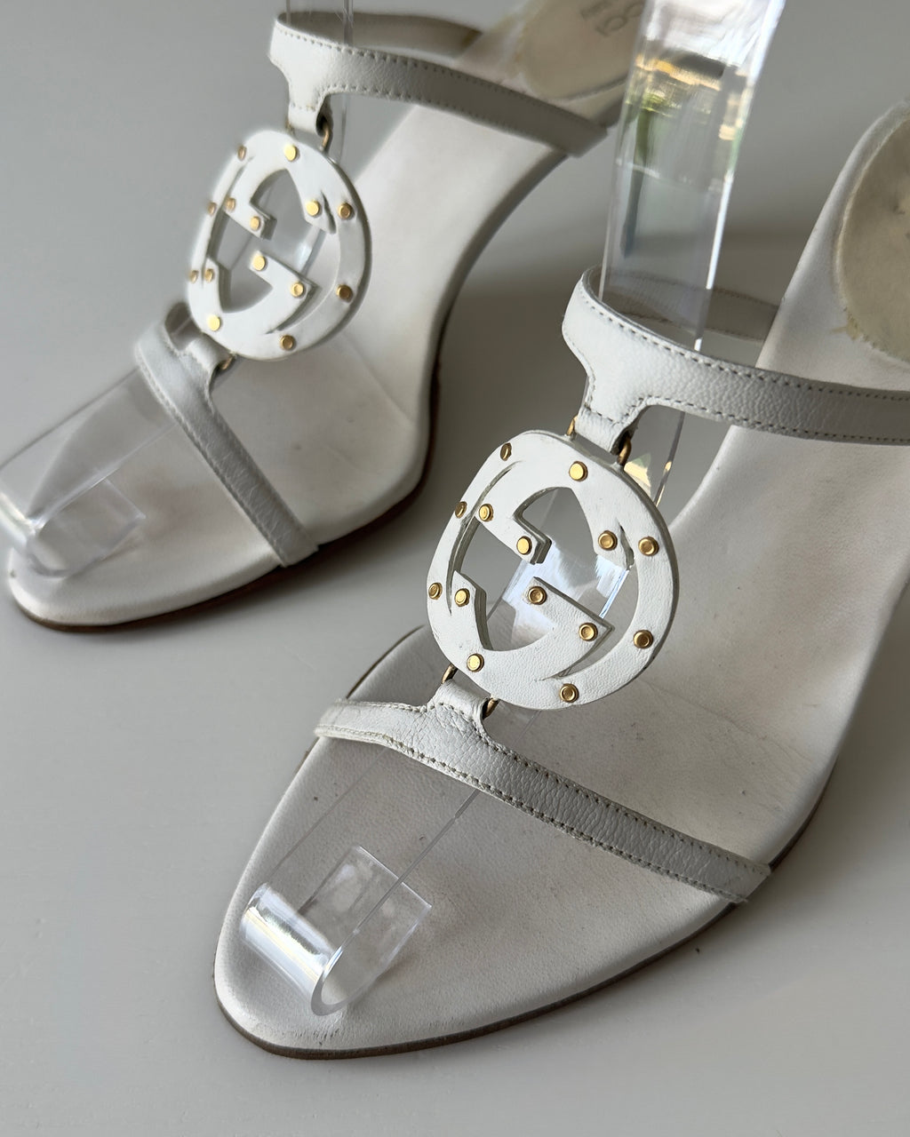 Gucci Mules logo GG centrale con borchie