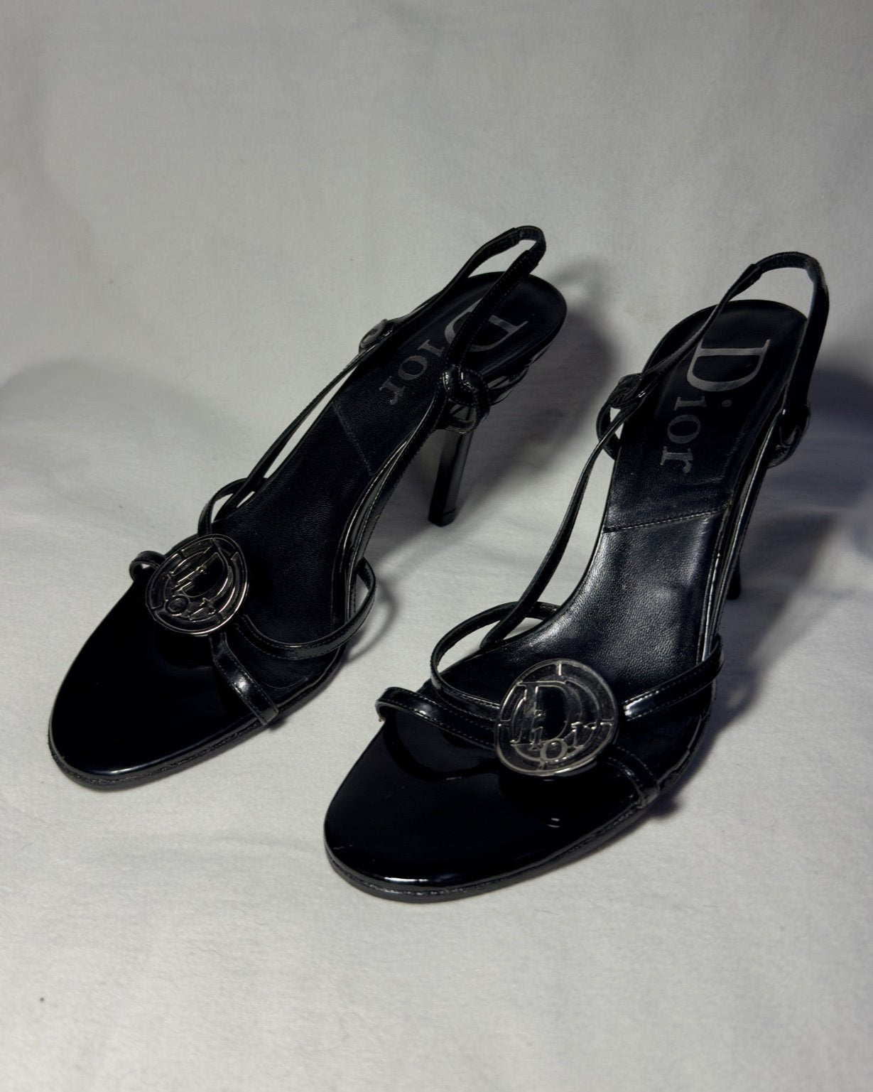 Dior Sandali Neri con Medaglione CD in vernice 2000