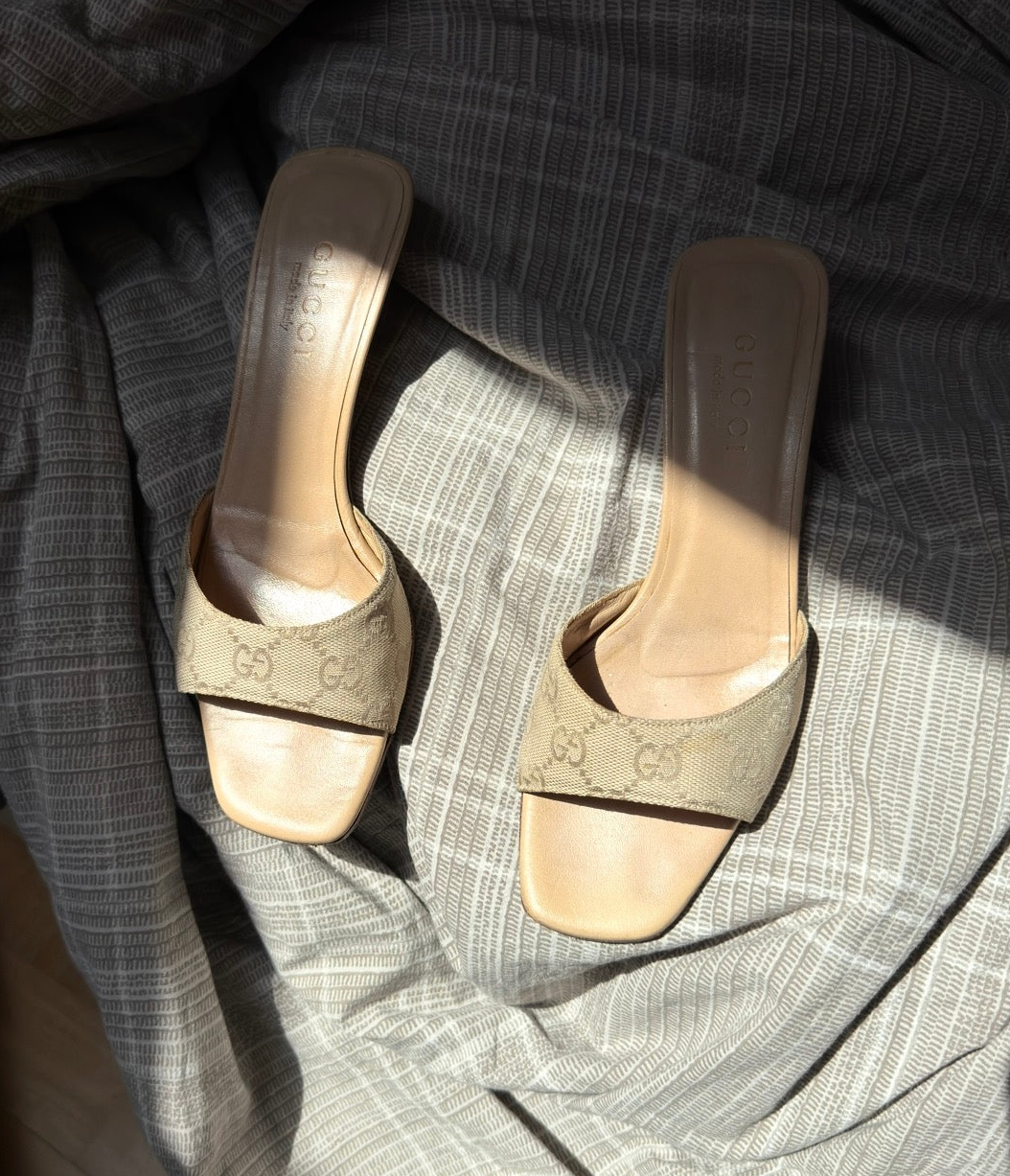 Mules Gucci GG Canvas beige